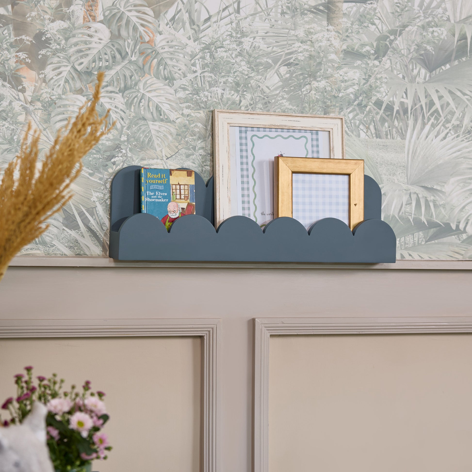 Scallops wall shelves